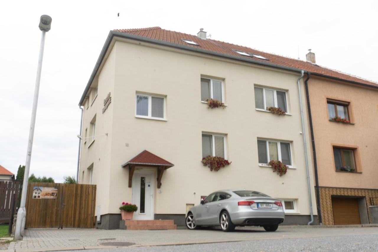 Penzion Hustopeče Exterior foto